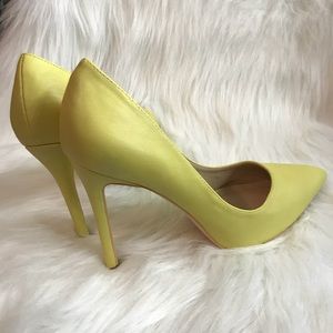 Penny Loves Kenny JustFab Yellow Pointed Toe Heels